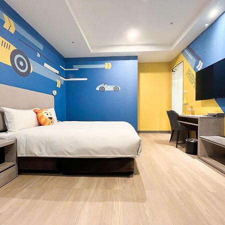 Holiday Garden Hotel Skm Park Kaohsiung Bagian luar foto