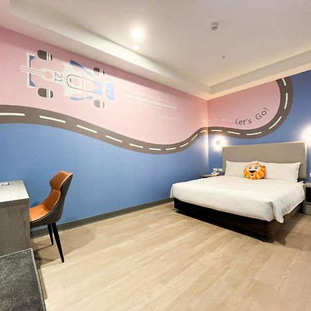 Holiday Garden Hotel Skm Park Kaohsiung Bagian luar foto