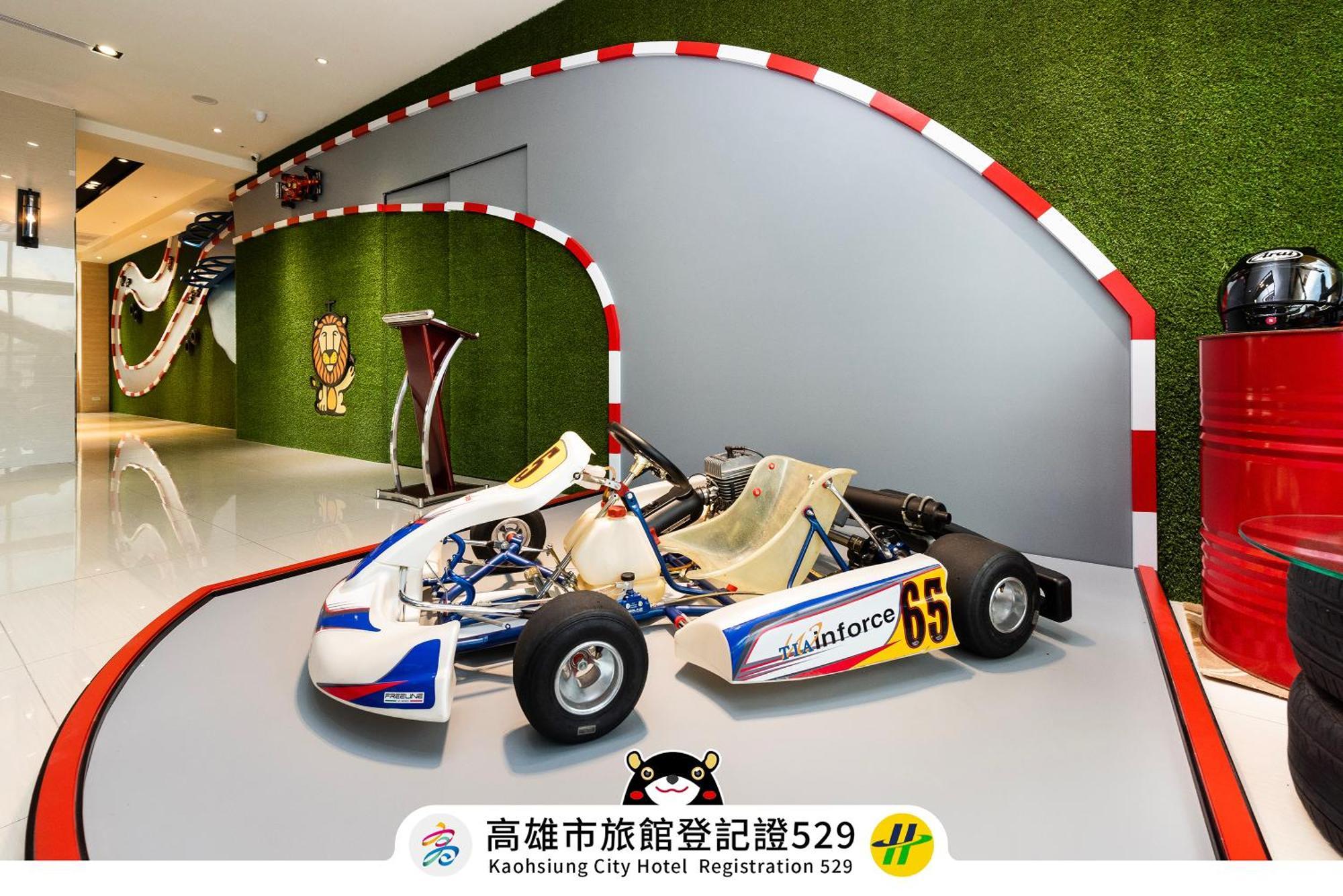 Holiday Garden Hotel Skm Park Kaohsiung Bagian luar foto