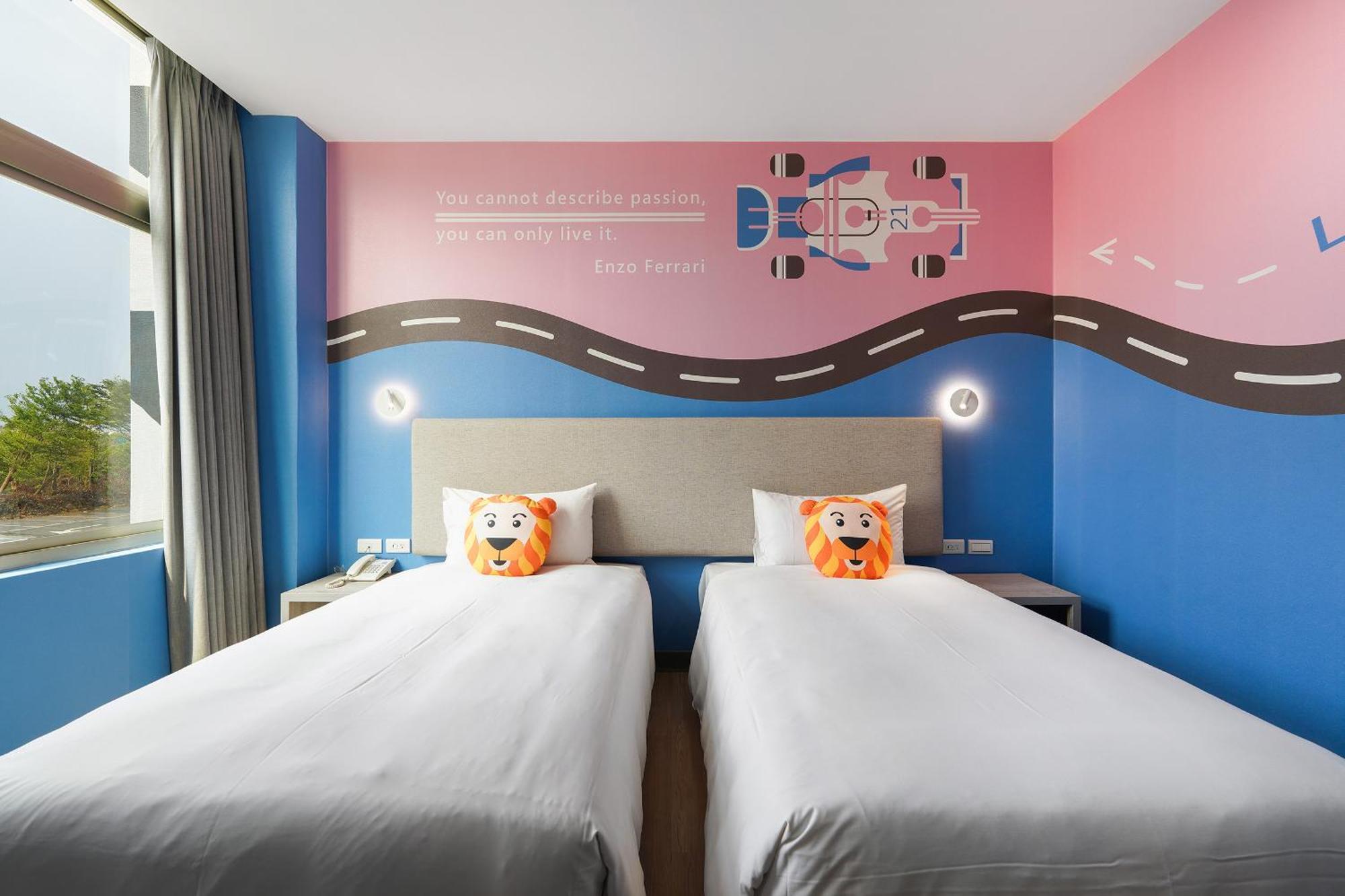 Holiday Garden Hotel Skm Park Kaohsiung Bagian luar foto