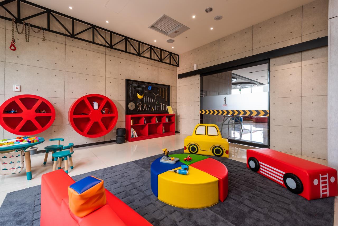 Holiday Garden Hotel Skm Park Kaohsiung Bagian luar foto