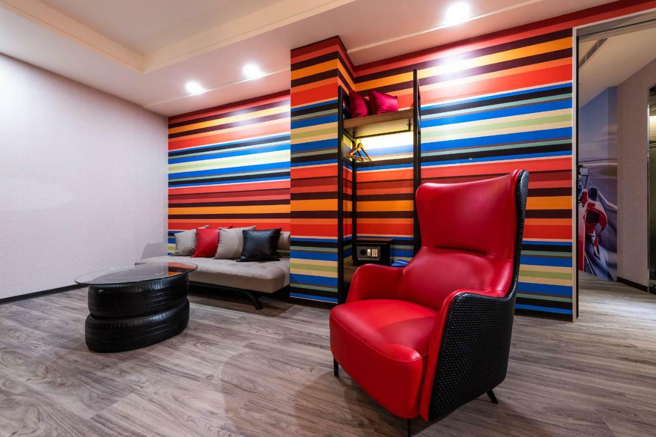 Holiday Garden Hotel Skm Park Kaohsiung Bagian luar foto